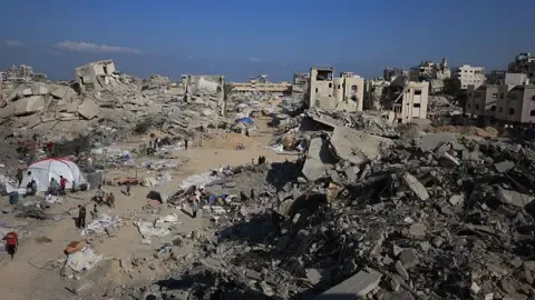 Military Armored Vehicles Push into Key Gazan Residential Area